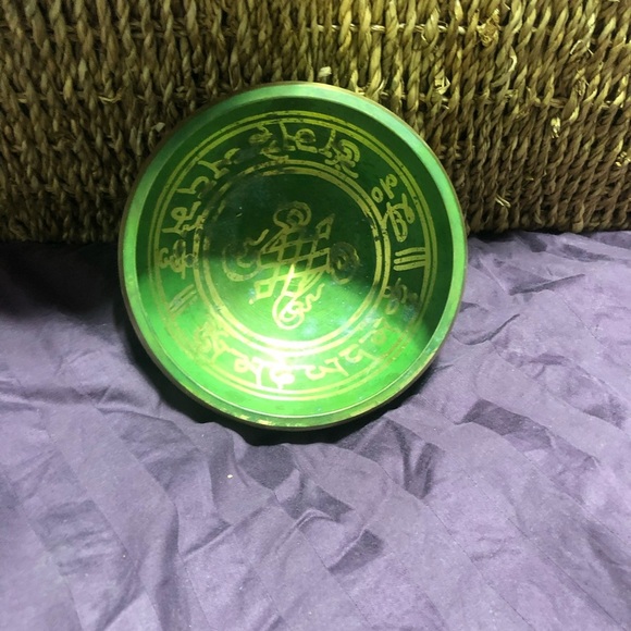 Green Tibetian Singing Bowl with Wooden Mallet - Picture 7 of 11